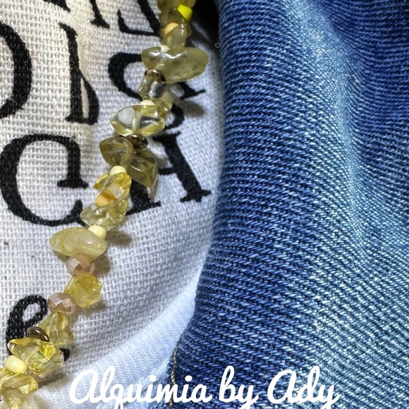 Alquimia Silver and Yellow Necklace with Elegant Design - Picture 3 of 6